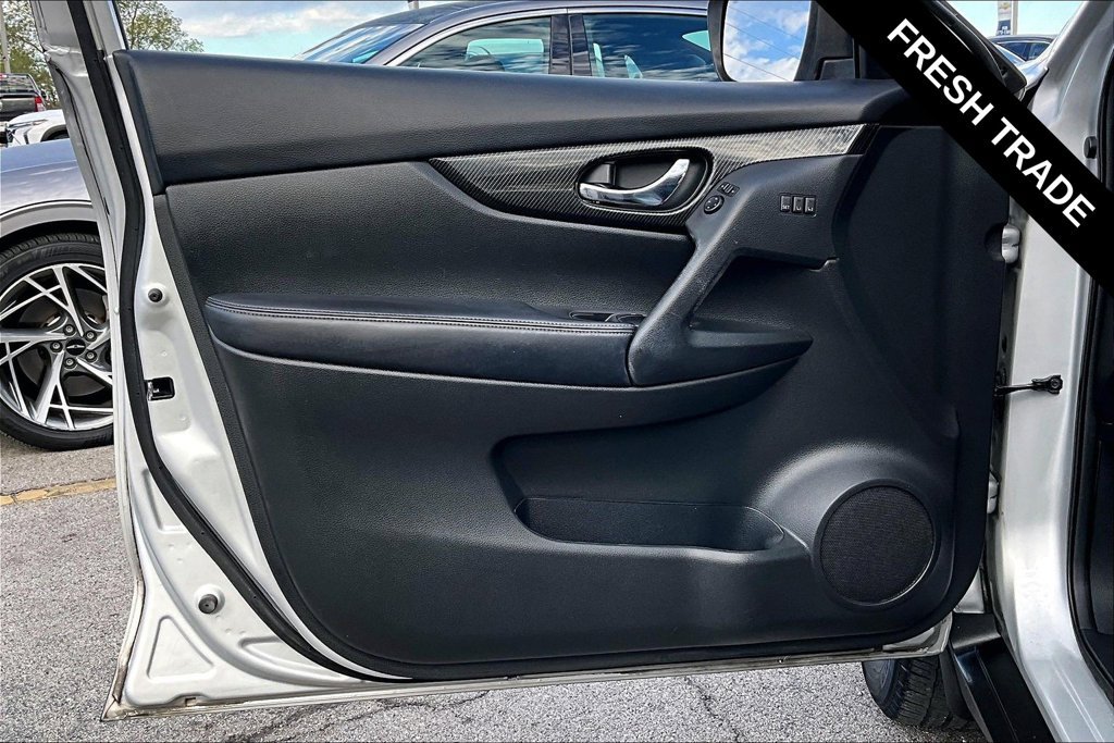Used 2017 Nissan Rogue SL w/ SL Premium Package FWD image 21