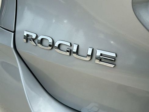 Used 2018 Nissan Rogue SV image 10