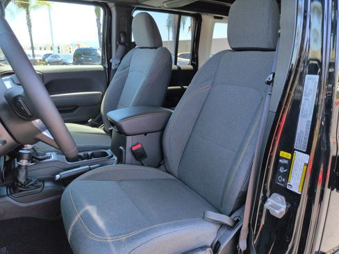 Used 2025 Jeep Wrangler Unlimited Sahara w/ Safety Group AWD/4WD image 16