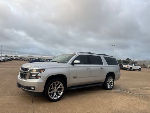 Used 2020 Chevrolet Suburban LT w/ Texas Edition Package RWD image 10