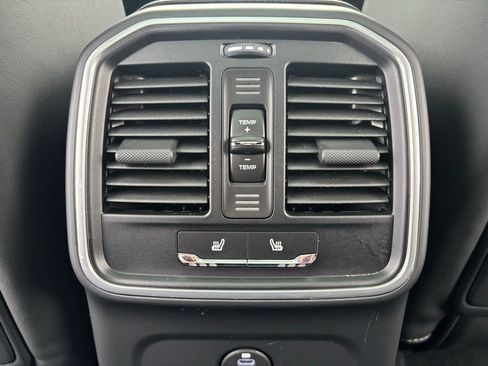 Certified 2026 Porsche Macan AWD/4WD image 24
