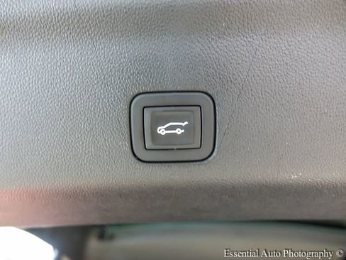 Certified 2025 GMC Yukon XL Denali image 27