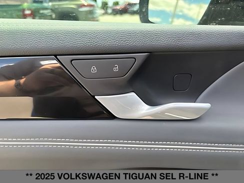Used 2025 Volkswagen Tiguan SEL R-Line AWD/4WD image 15
