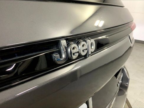 Used 2023 Jeep Grand Cherokee Limited AWD/4WD image 29