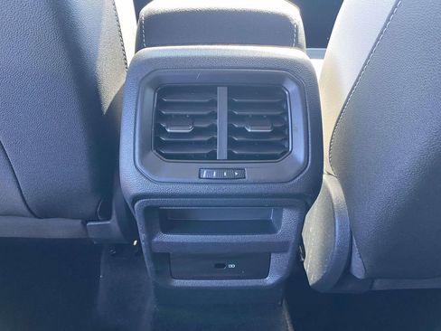 Used 2025 Volkswagen Taos SE AWD/4WD image 11