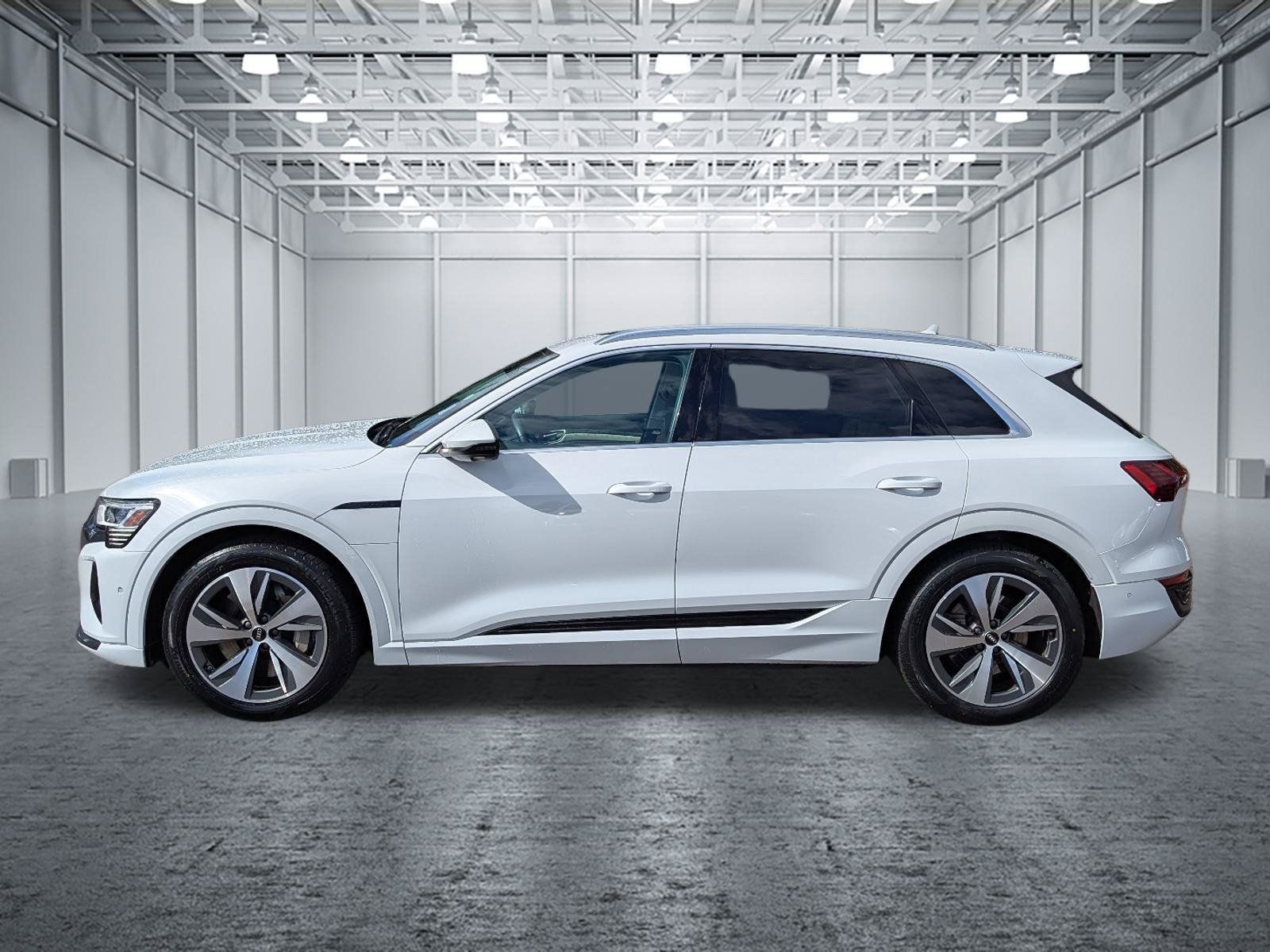 Used 2024 Audi Q8 e-tron Premium Plus w/ Premium Plus Package AWD/4WD image 2