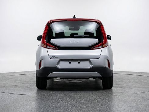 Used 2025 Kia Soul LX w/ LX Technology Package image 7