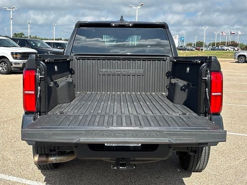 Certified 2025 Toyota Tacoma SR5 AWD/4WD image 7