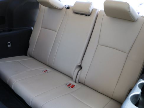 Used 2022 Toyota Highlander Limited FWD image 33