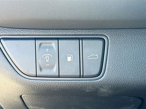 Used 2025 Genesis G70 2.5T image 11