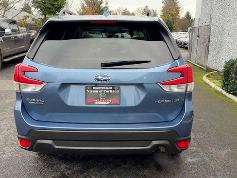 Used 2022 Subaru Forester Premium image 9