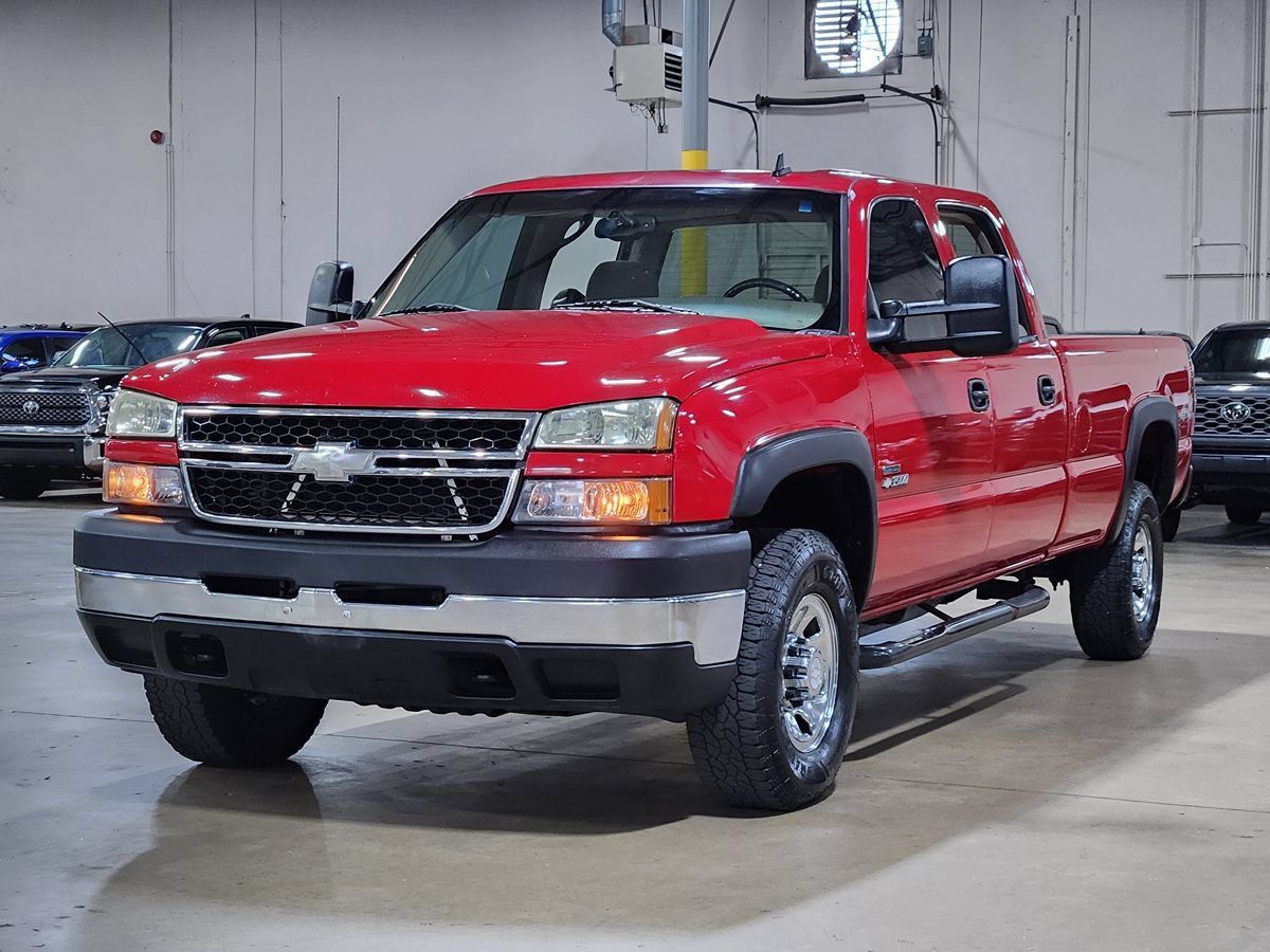 Used 2007 Chevrolet Silverado 3500 LT w/ Heavy-Duty Power Package AWD/4WD image 4