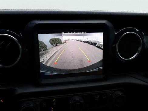 Used 2021 Jeep Wrangler Unlimited Sahara image 24