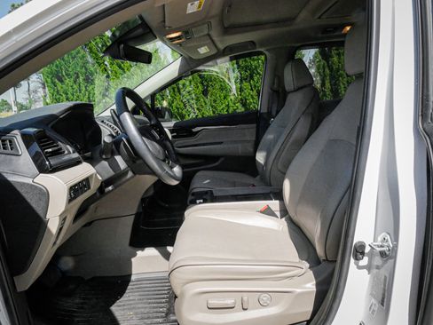 Used 2023 Honda Odyssey Elite image 7