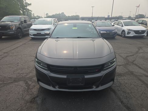 Used 2020 Dodge Charger SXT RWD image 2