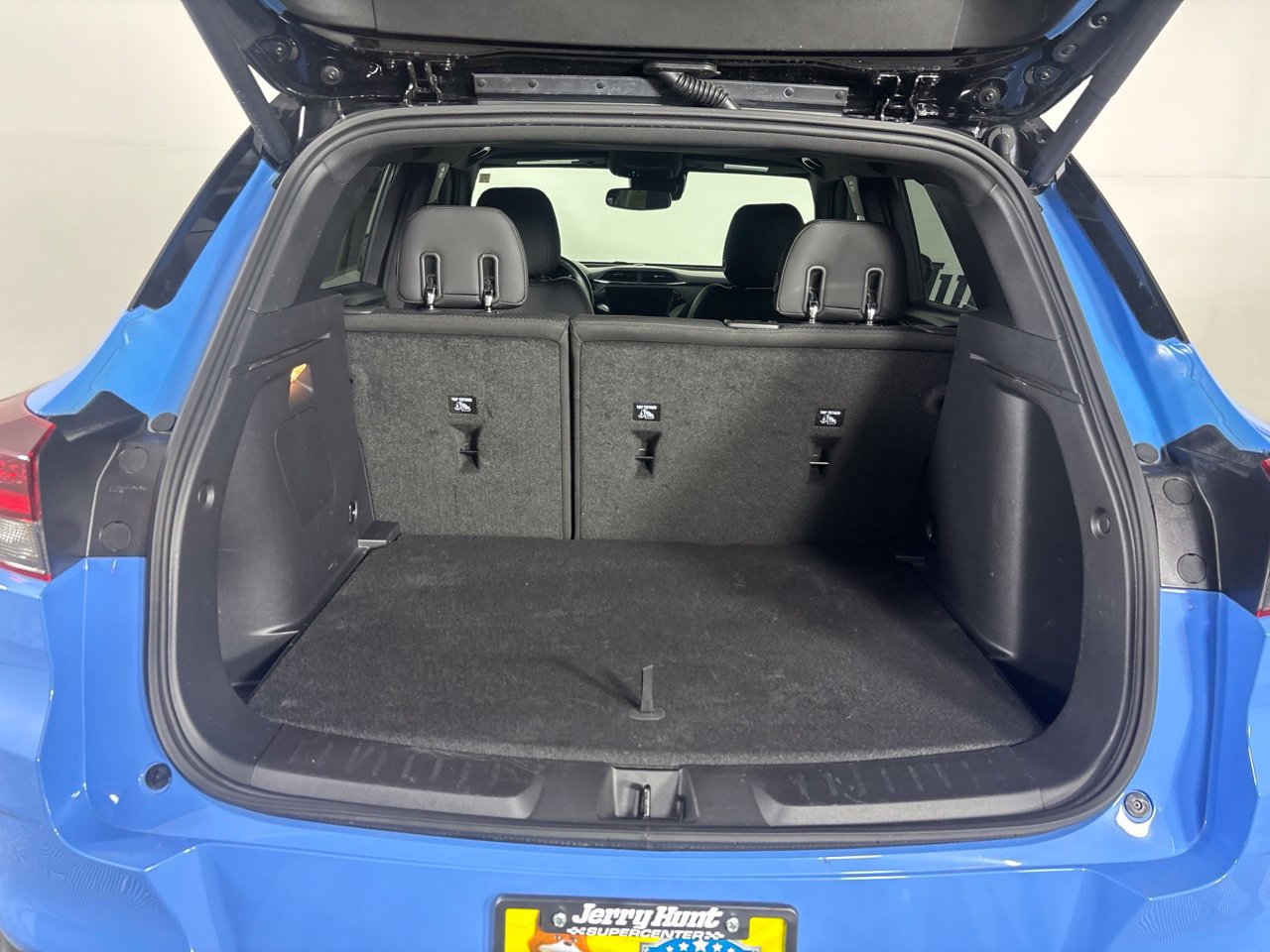 Used 2023 Chevrolet TrailBlazer RS w/ Sun and Liftgate Package FWD image 28