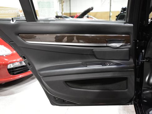 Used 2013 BMW 750i xDrive image 41