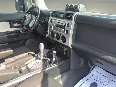 Used 2007 Toyota FJ Cruiser 4WD image 9