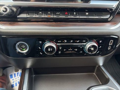 Used 2022 GMC Sierra 1500 SLT w/ SLT Convenience Package image 23