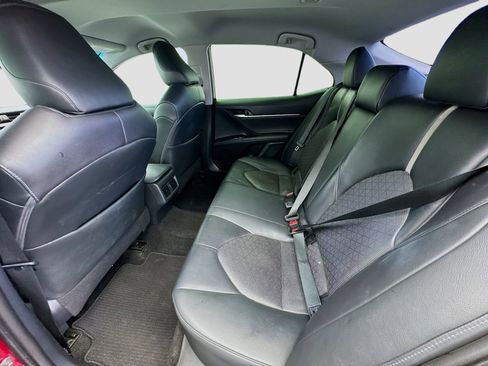 Used 2018 Toyota Camry XSE image 15