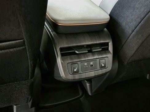Used 2024 Nissan Ariya AWD image 29