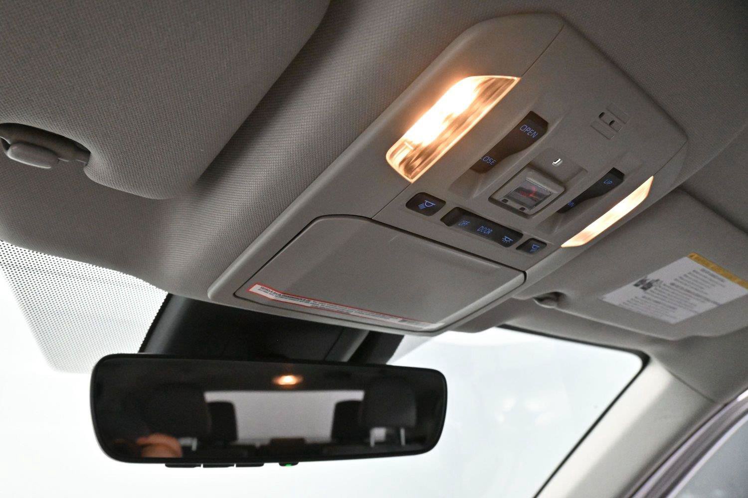 Used 2021 Toyota Highlander Limited FWD image 29