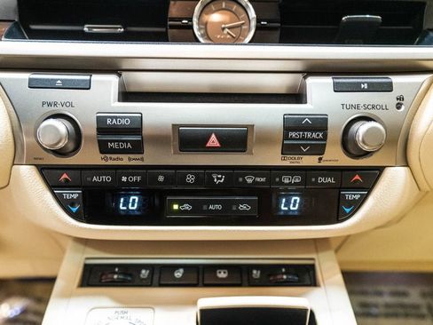 Used 2014 Lexus ES 350 w/ Luxury Package FWD image 29