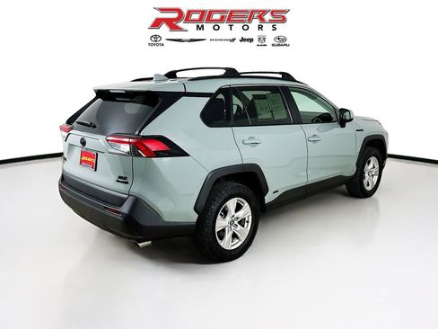 Used 2021 Toyota RAV4 XLE w/ Convenience Package AWD/4WD image 8