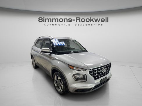 Used 2025 Hyundai Venue SEL FWD image 7