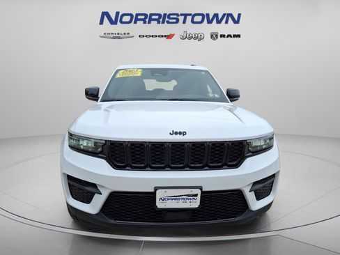Certified 2023 Jeep Grand Cherokee Altitude AWD/4WD image 2