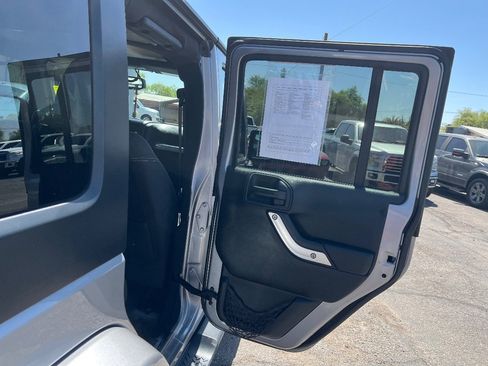 Used 2018 Jeep Wrangler Unlimited Sahara w/ Connectivity Group AWD/4WD image 31