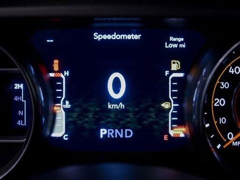 Used 2018 Jeep Wrangler Unlimited Sahara AWD/4WD image 17
