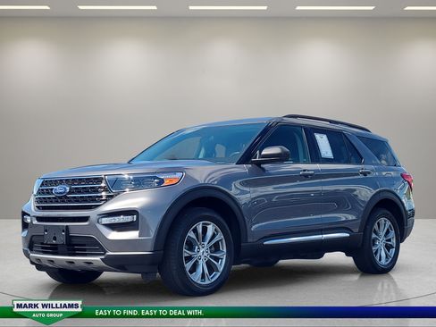 Certified 2022 Ford Explorer XLT w/ Equipment Group 202A AWD/4WD image 8