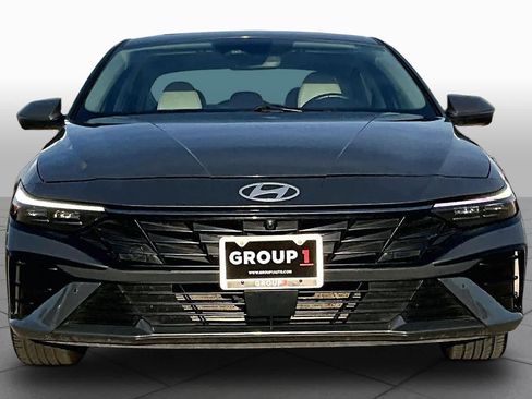 Used 2025 Hyundai Elantra SEL FWD image 4