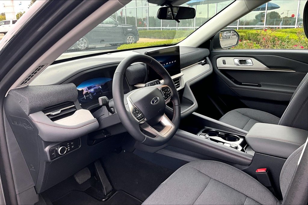 New 2026 Ford Explorer Active RWD image 6