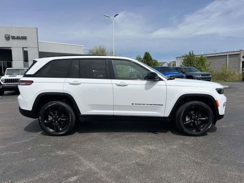 Certified 2024 Jeep Grand Cherokee Altitude AWD/4WD image 10