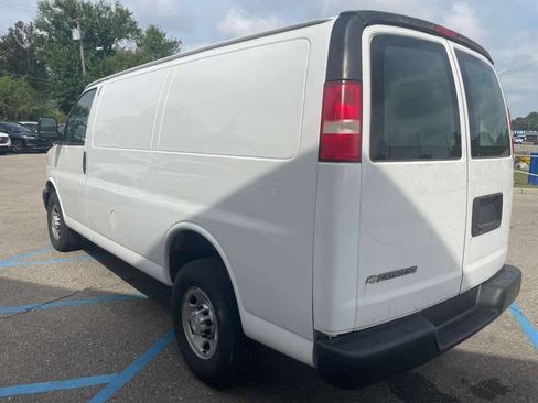 Used 2018 Chevrolet Express 2500 image 8