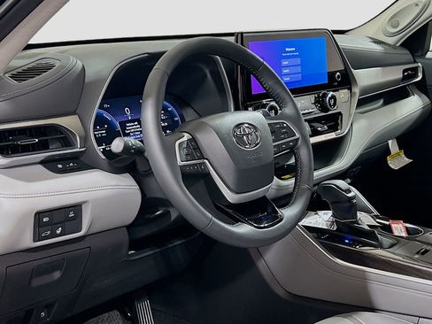 New 2026 Toyota Highlander Limited AWD/4WD image 7