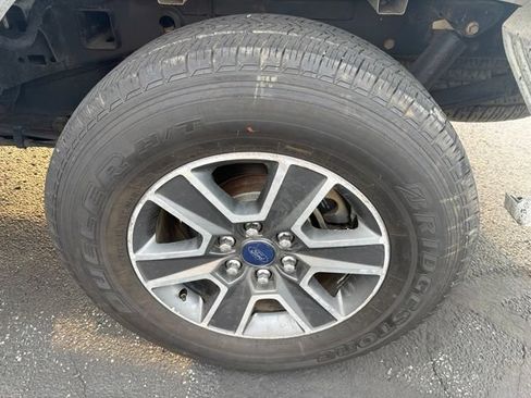 Used 2015 Ford F150 Lariat w/ Equipment Group 502A Luxury AWD/4WD image 29