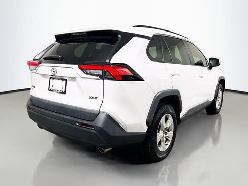 Used 2021 Toyota RAV4 XLE w/ Convenience Package FWD image 4