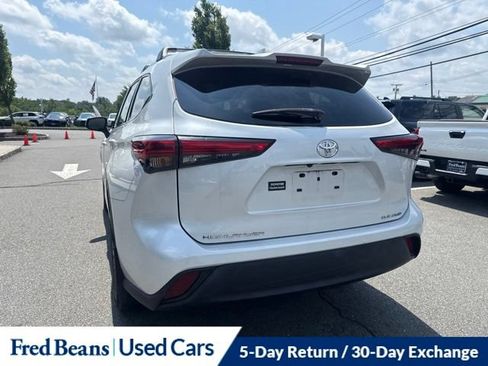 Used 2022 Toyota Highlander XLE AWD/4WD image 12