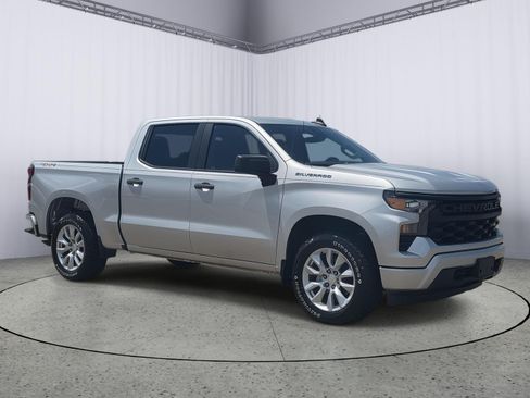 Used 2022 Chevrolet Silverado 1500 Custom AWD/4WD image 3