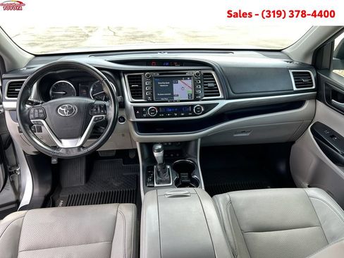 Certified 2018 Toyota Highlander Limited AWD/4WD image 13