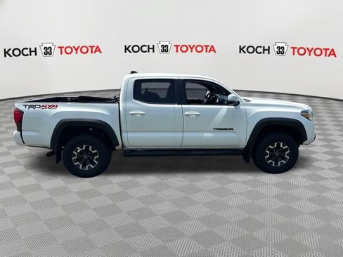 Used 2019 Toyota Tacoma TRD Off-Road w/ TRD Premium Off Road Package AWD/4WD image 9