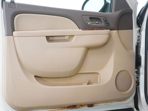 Used 2013 Chevrolet Avalanche LTZ image 22