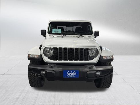 Used 2025 Jeep Gladiator Sport image 2