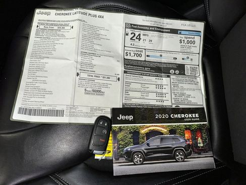 Used 2020 Jeep Cherokee Latitude Plus w/ Cold Weather Group image 4