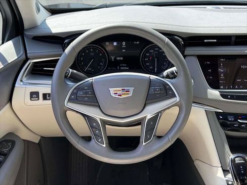 Used 2025 Cadillac XT5 Premium Luxury w/ Technology Package AWD/4WD image 17