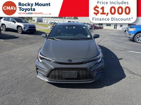 Used 2024 Toyota Corolla SE image 2