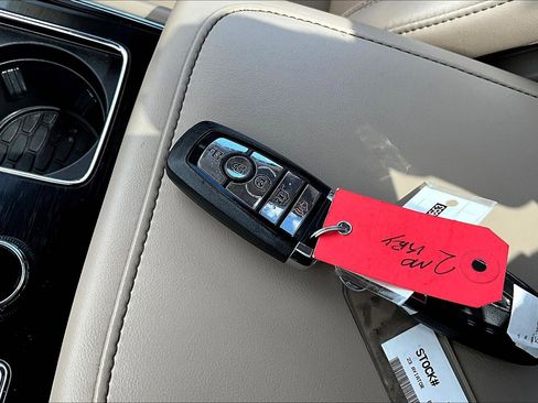 Used 2023 Lincoln Aviator Reserve w/ Equipment Group 201A image 10